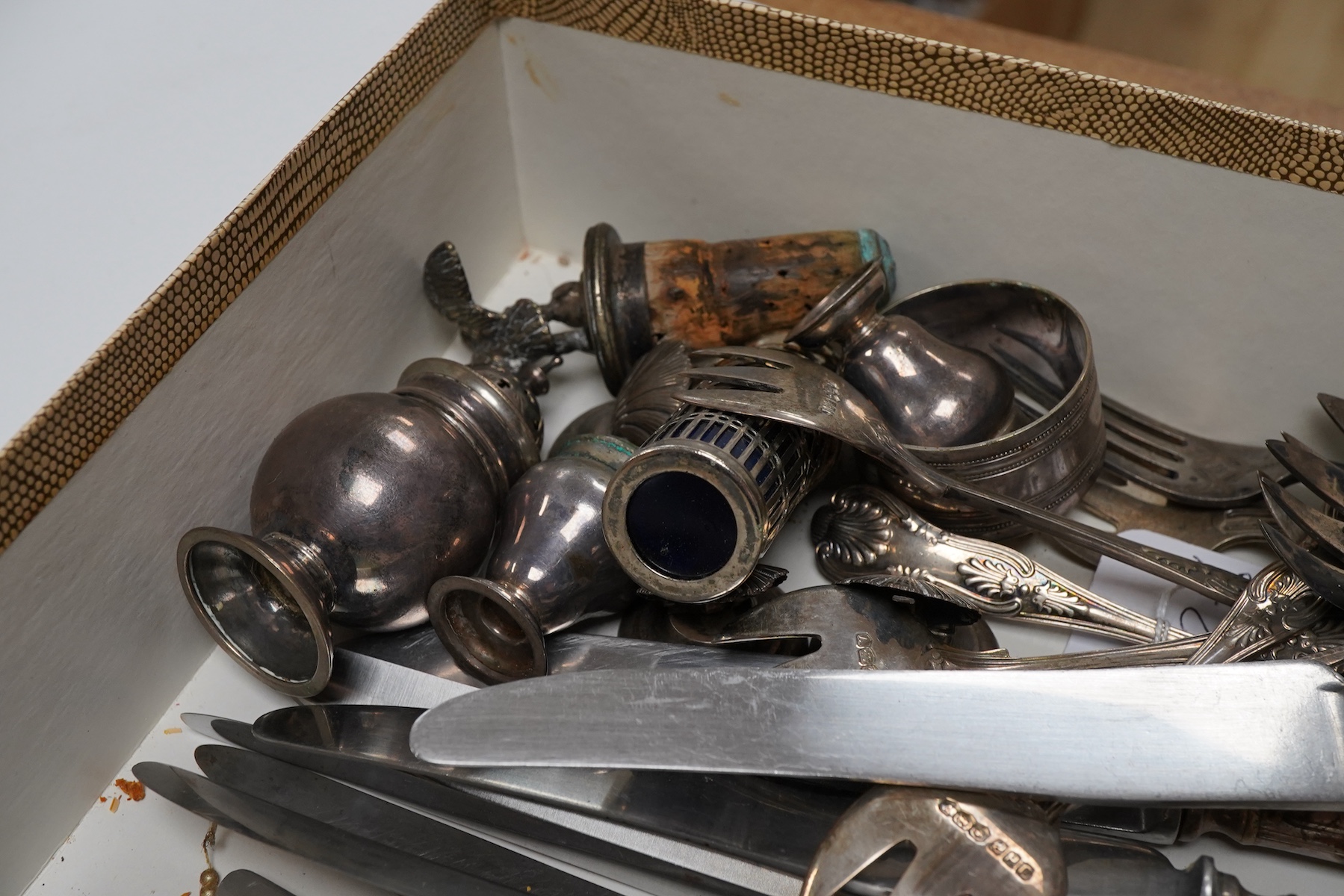 Assorted silver and plated items, to include a set of eight George VI silver King's pattern cake forks, John Henry Potter, Sheffield, 1938, 12.4cm, a set of four George V silver mounted shell menu holders, Charles Penny